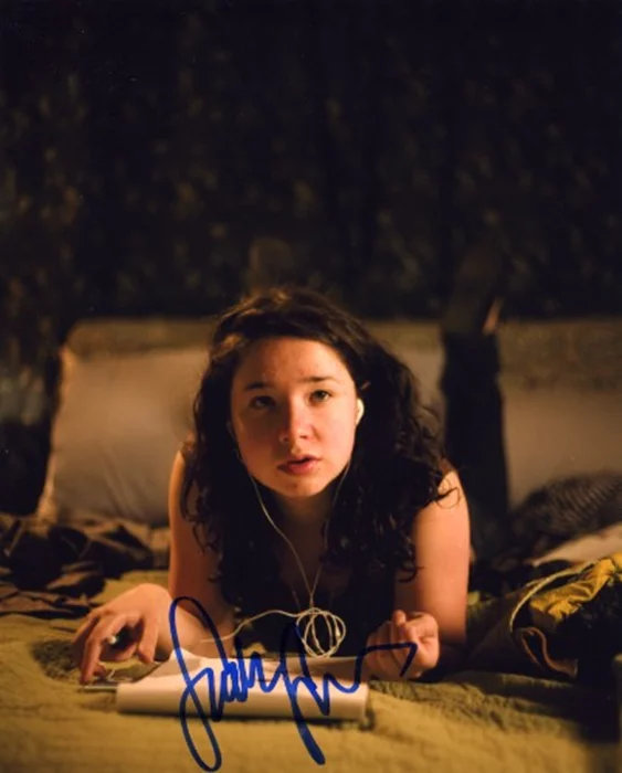 Sarah Steele autograph