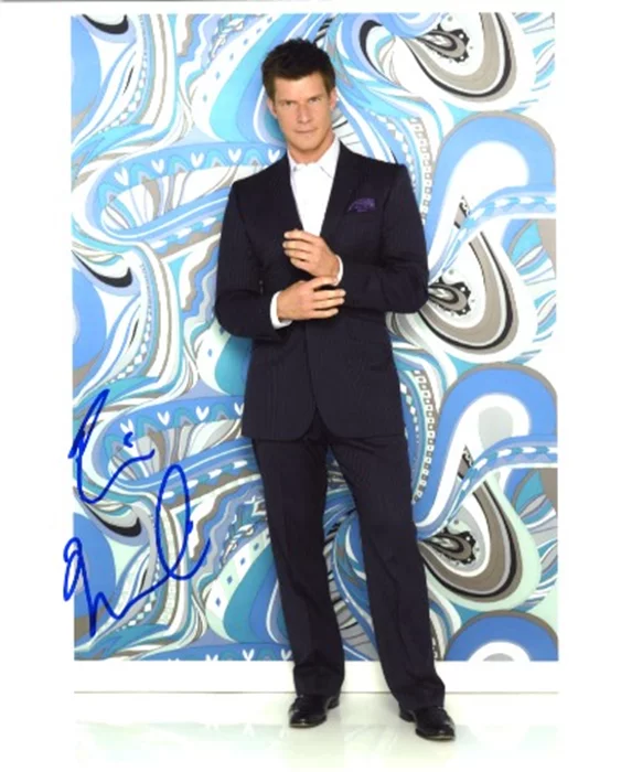 Eric Mabius autograph
