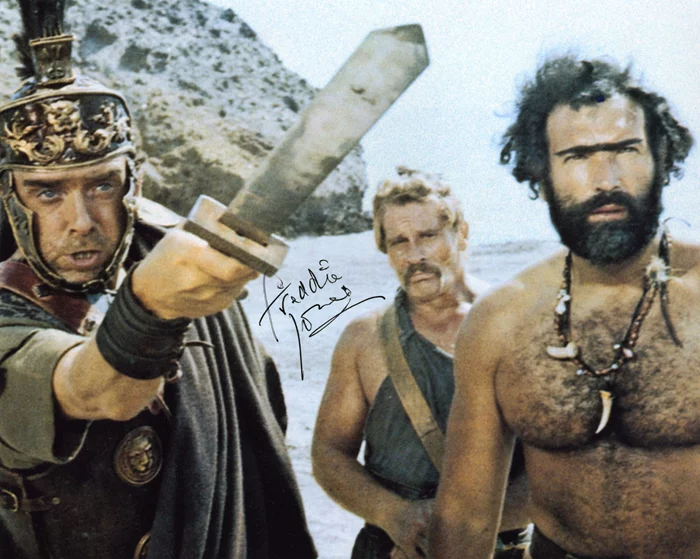 Freddie Jones autograph