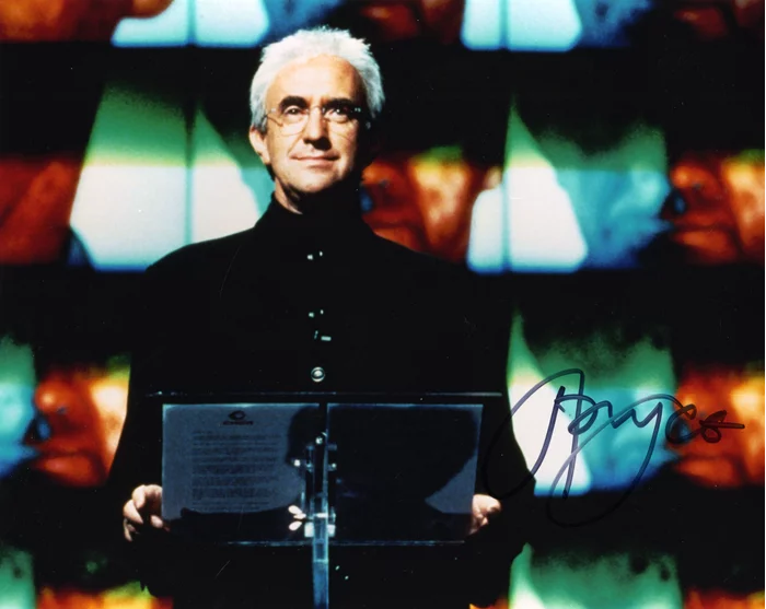 Jonathan Pryce autograph