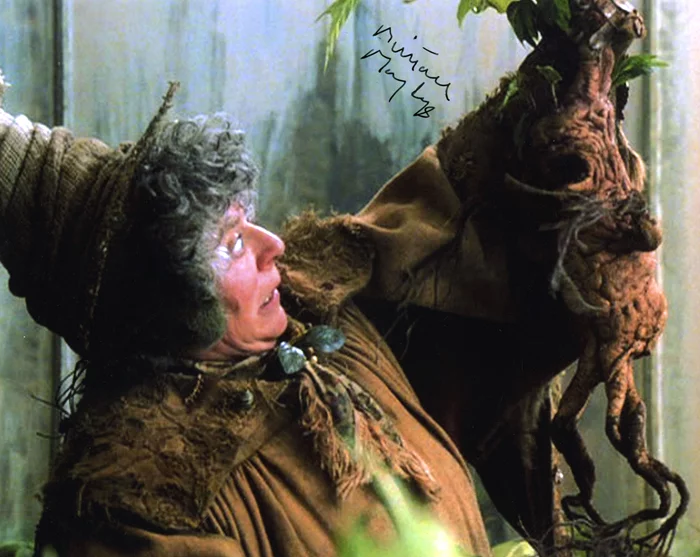 Miriam Margolyes autograph