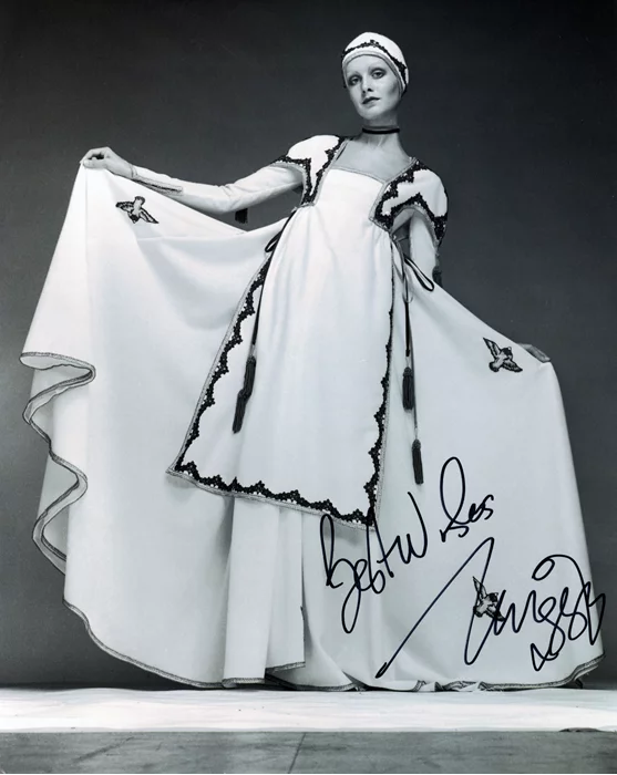 Twiggy Lawson autograph