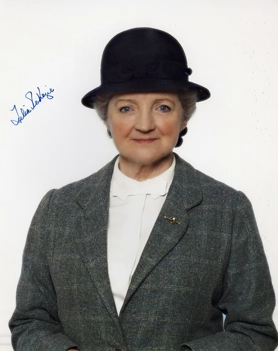 Julia McKenzie autograph