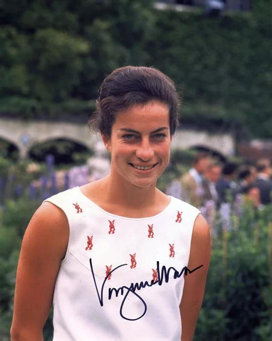 Virginia Wade autograph