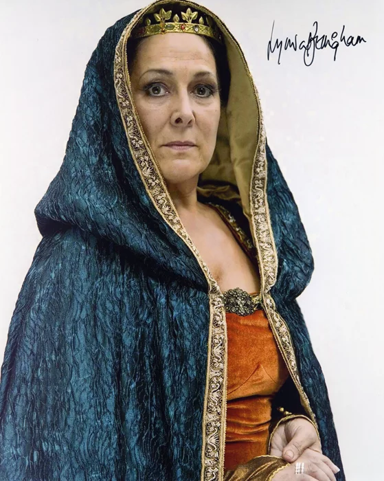 Lynda Bellingham autograph