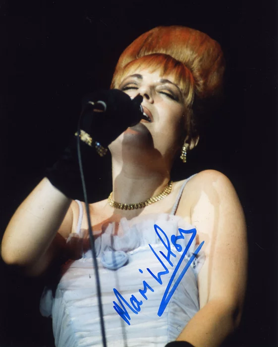 Mari Wilson autograph