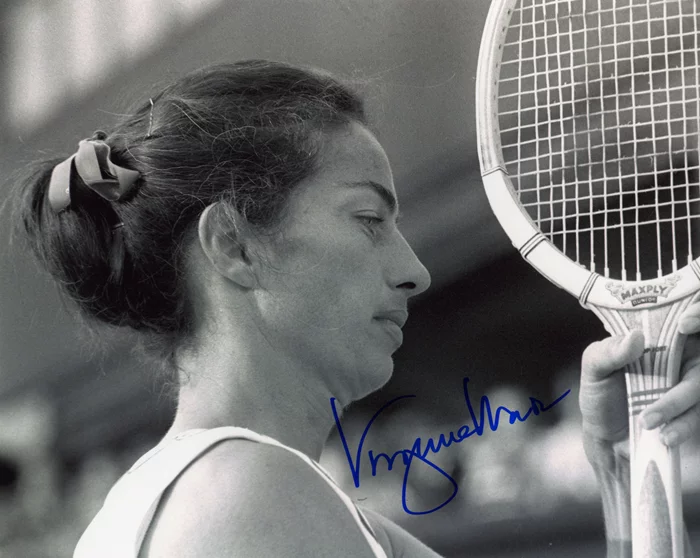 Virginia Wade autograph