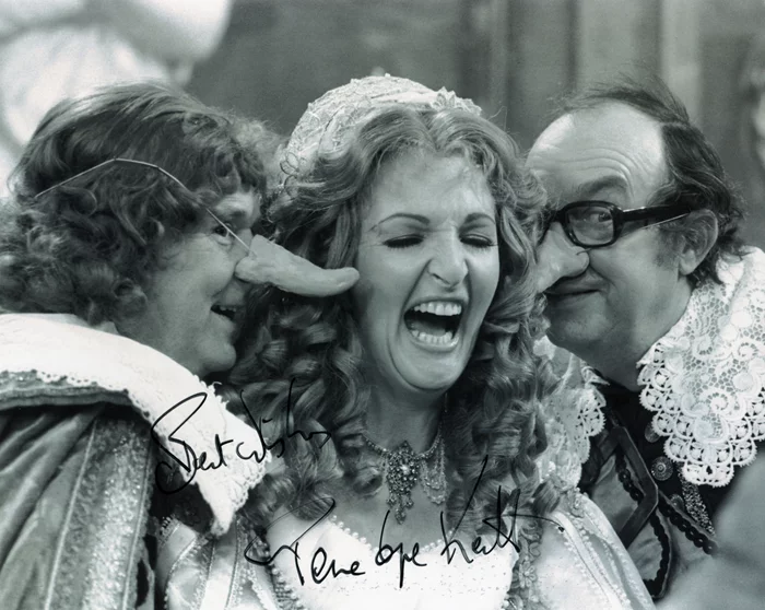 Penelope Keith autograph