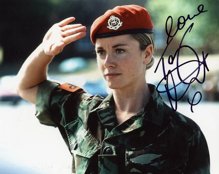Tamzin Outhwaite autograph
