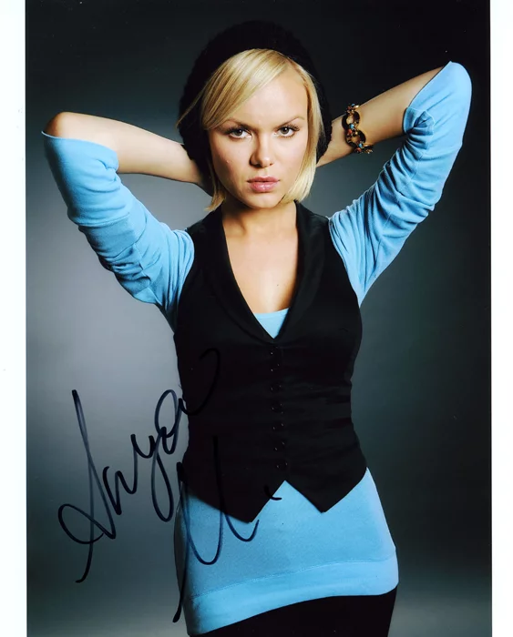 Anya Monzikova autograph