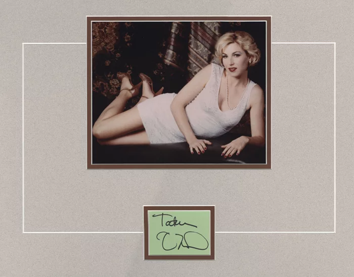 Tatum O'Neal autograph