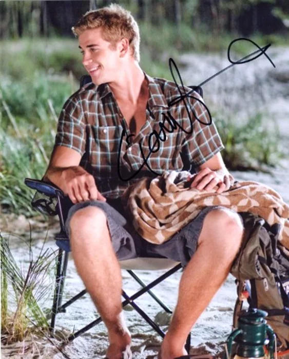 Liam Hemsworth autograph