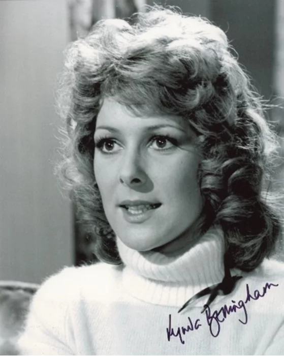 Lynda Bellingham autograph