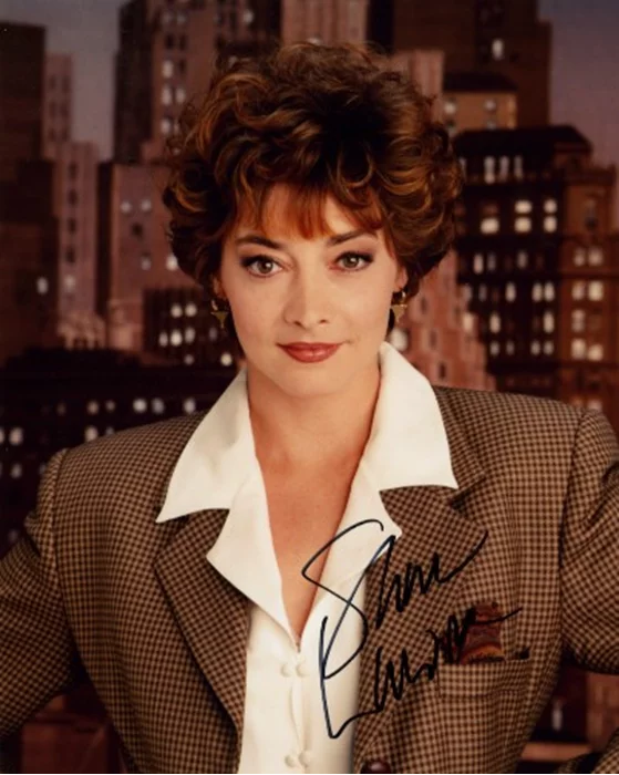 Sharon Lawrence autograph