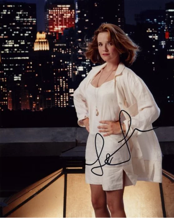 Lea Thompson autograph