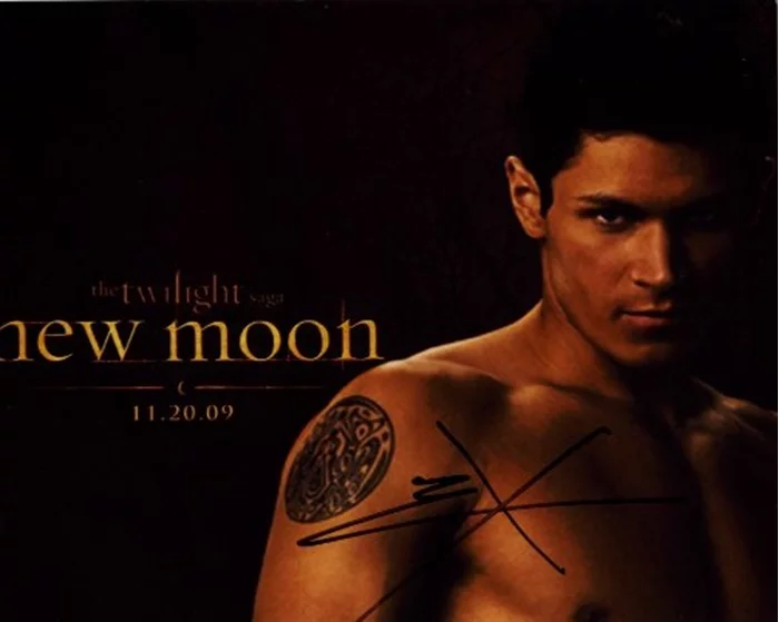 Alex Meraz autograph