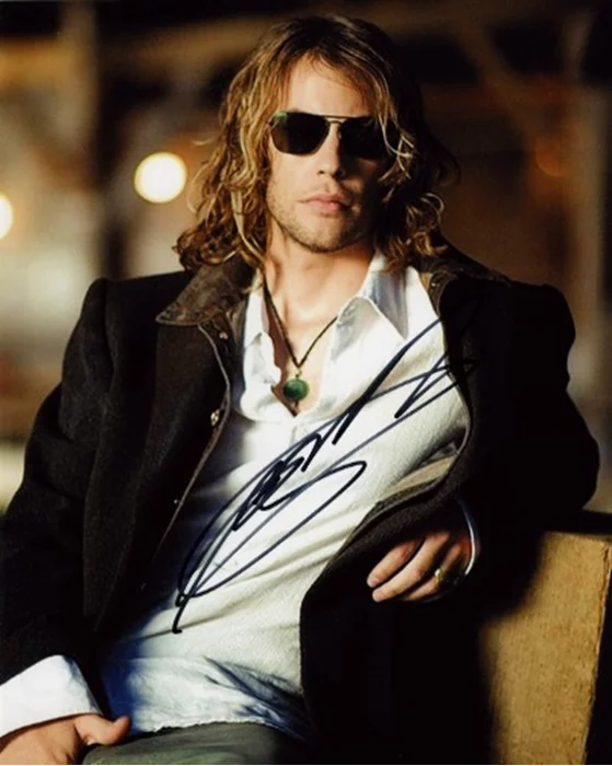 Angus Sutherland autograph