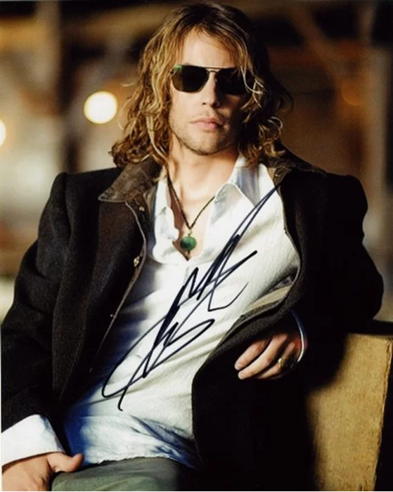 Angus Sutherland autograph