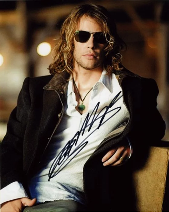 Angus Sutherland autograph