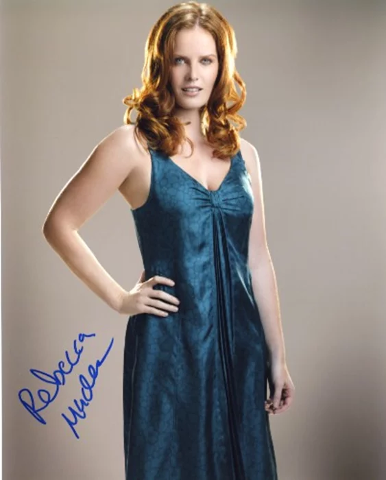 Rebecca Mader autograph