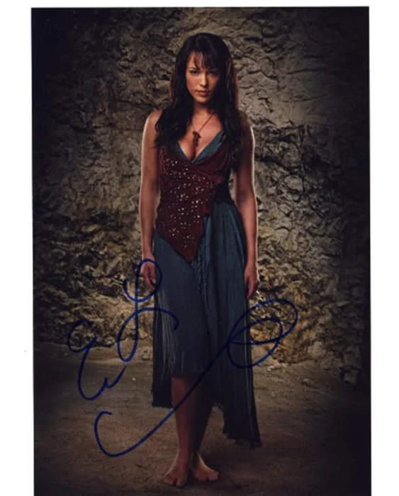 Erin Cummings autograph