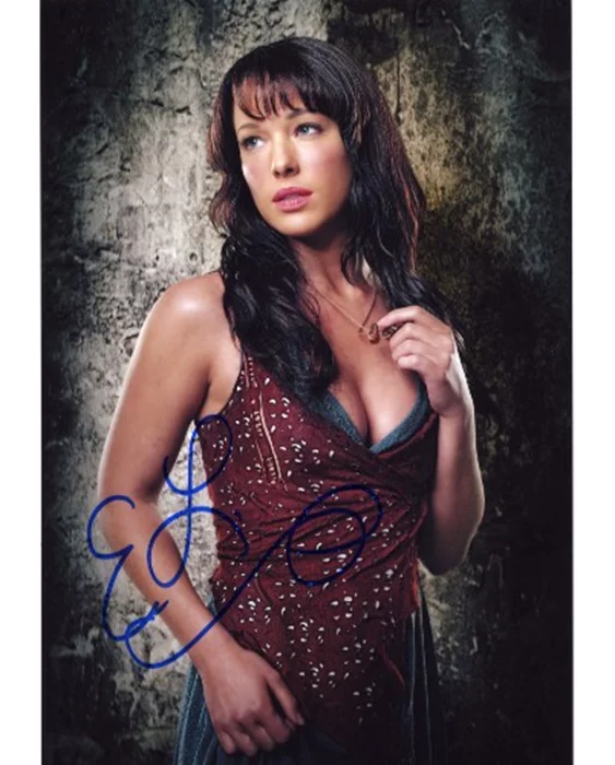 Erin Cummings autograph