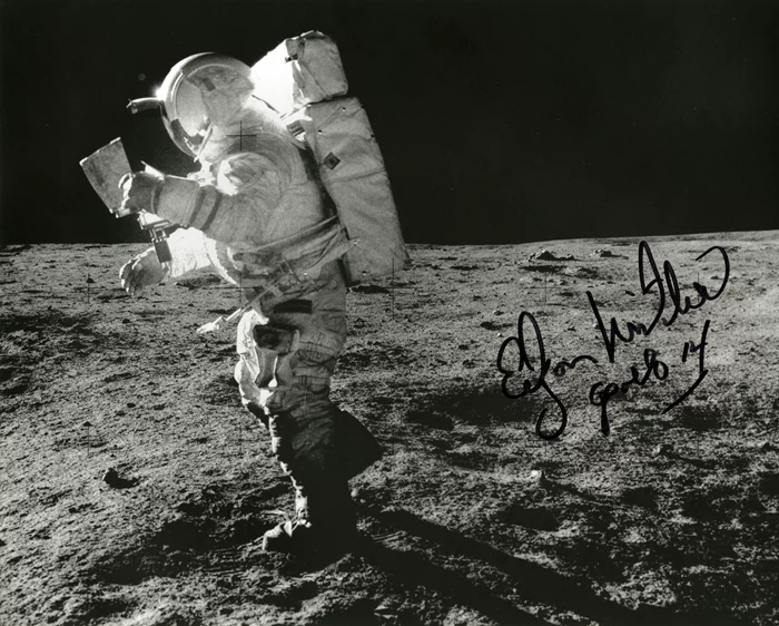Edgar Mitchell autograph