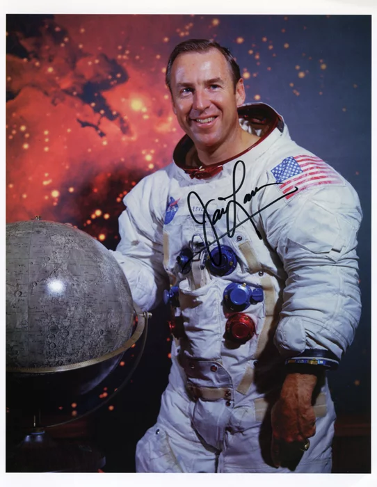 Jim Lovell autograph