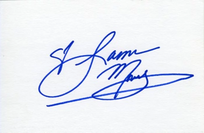 Tamera Mowry autograph