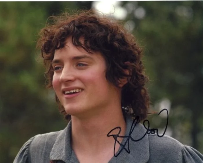 Elijah Wood autograph