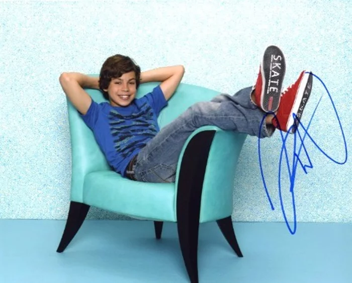 Jake T. Austin autograph