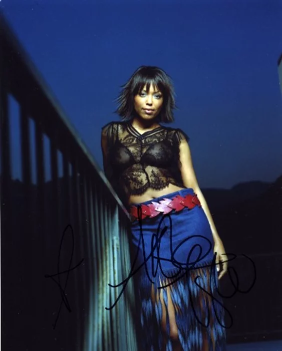 Aisha Tyler autograph
