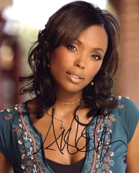 Aisha Tyler autograph