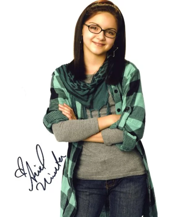 Ariel Winter autograph