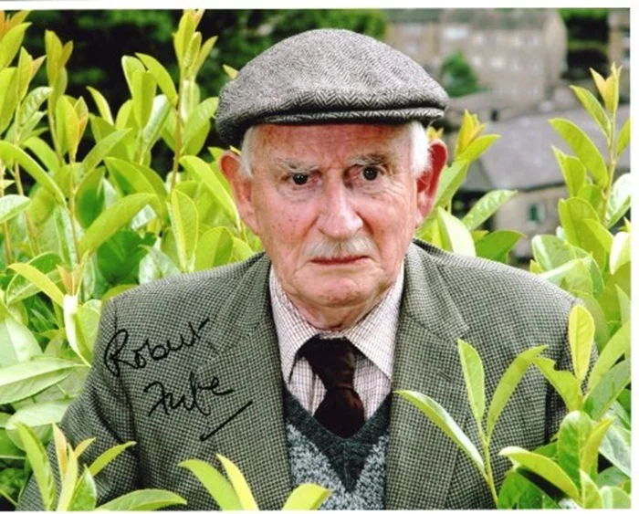 Robert Fyfe autograph