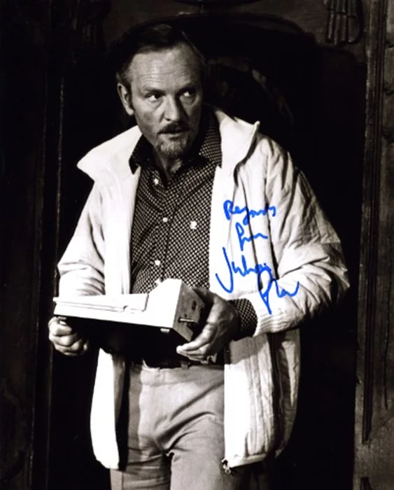 Julian Glover autograph