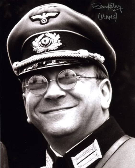 Sam Kelly autograph