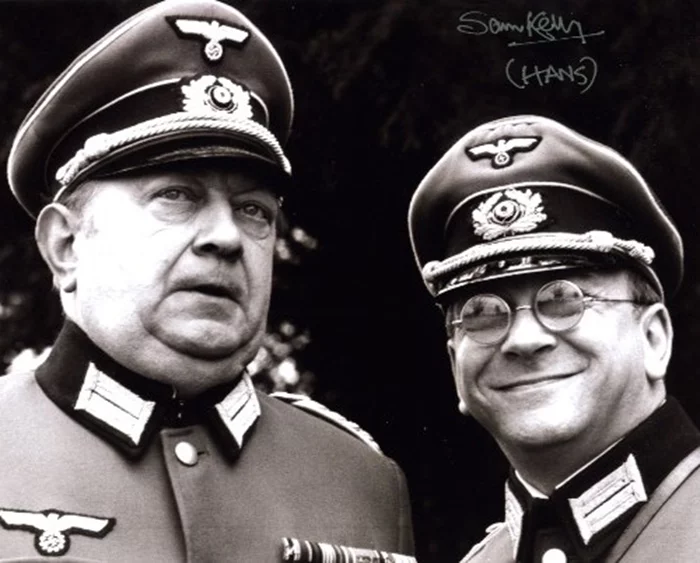 Sam Kelly autograph