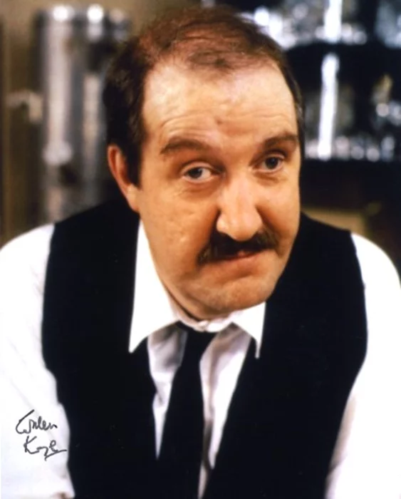Gorden Kaye autograph