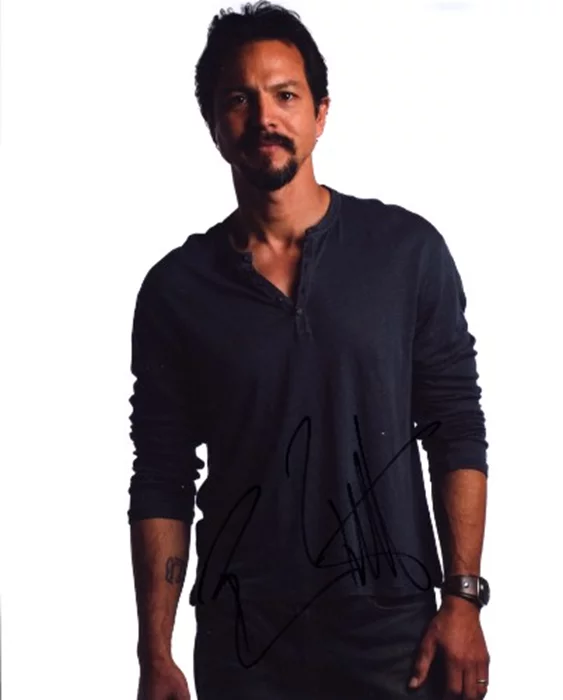Benjamin Bratt autograph