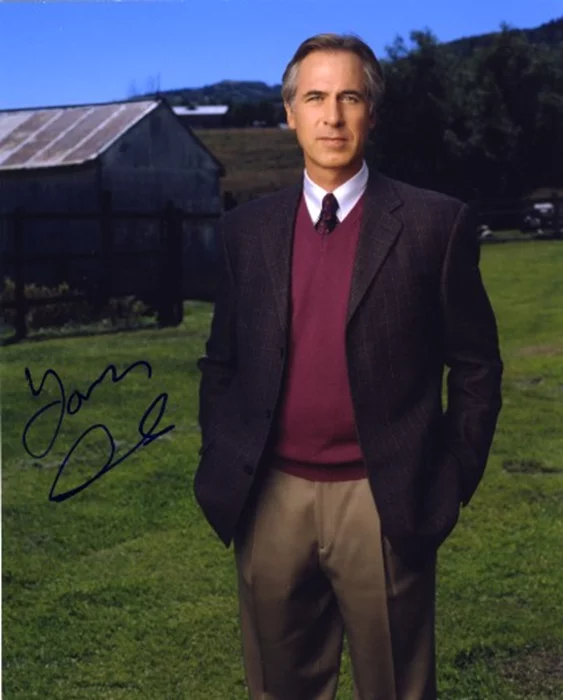 Tom Amandes autograph
