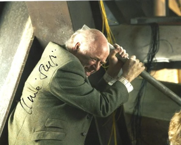 Clive Swift autograph