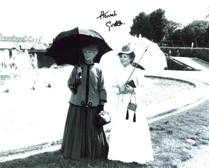 Hannah Gordon autograph