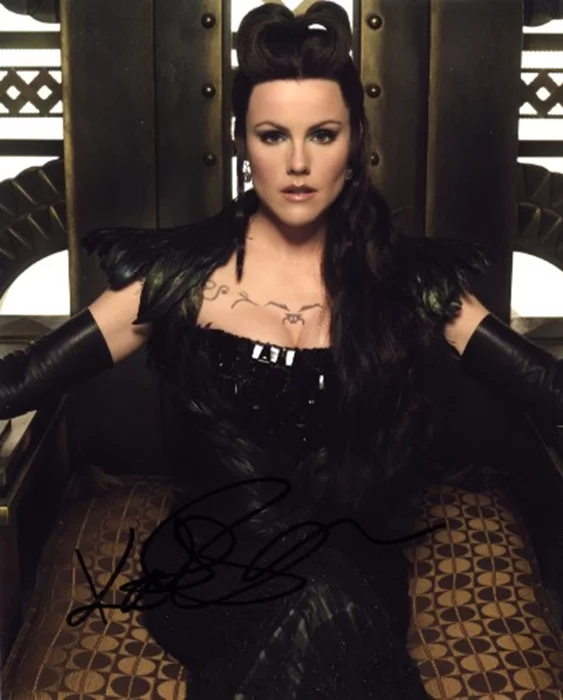 Kathleen Robertson autograph