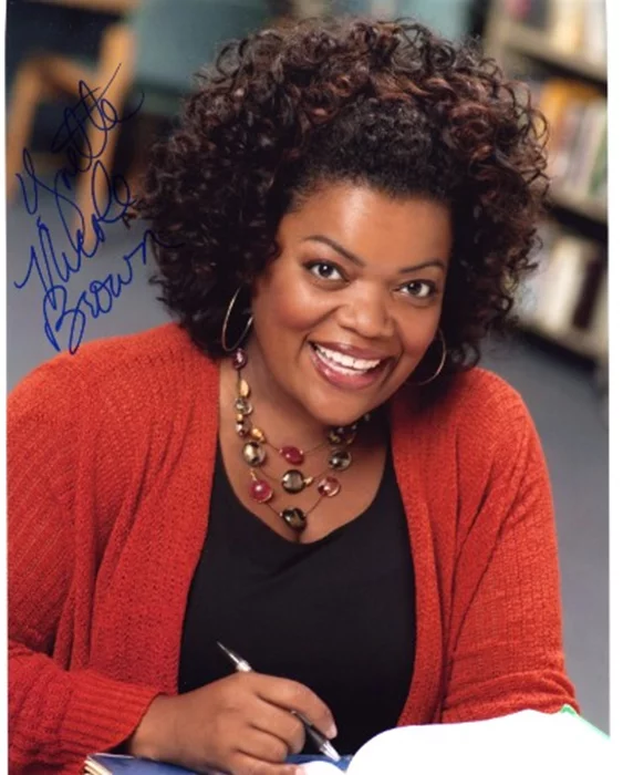 Yvette Nicole Brown autograph
