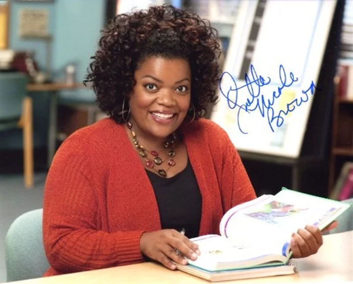 Yvette Nicole Brown autograph