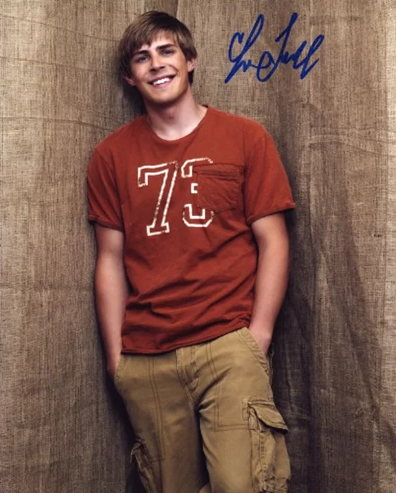 Chris Lowell autograph