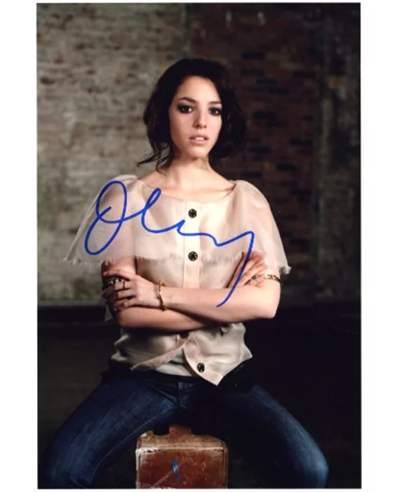 Olivia Thirlby autograph