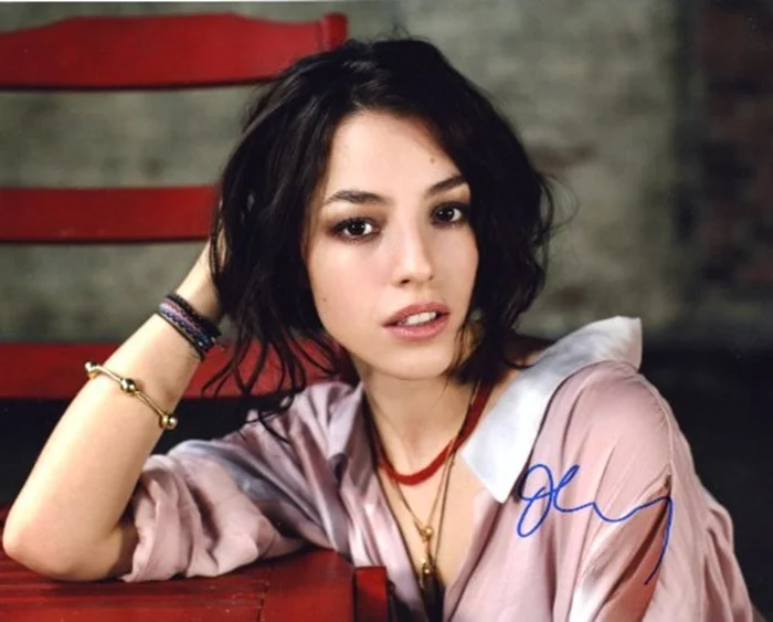 Olivia Thirlby autograph
