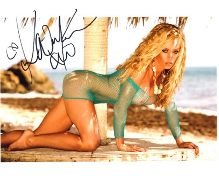 Kendra Wilkinson autograph
